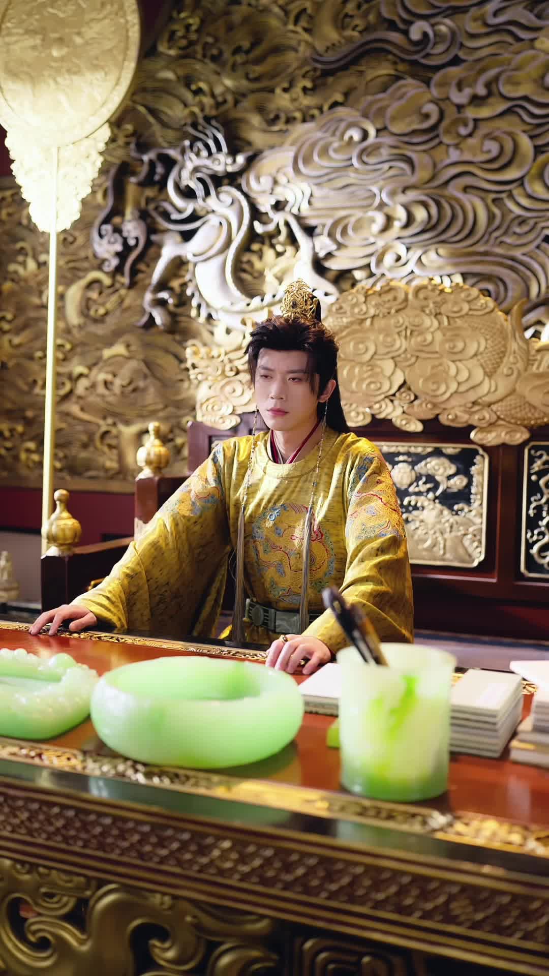 Episode 10 - I'm a Terrible King—Please Rebel